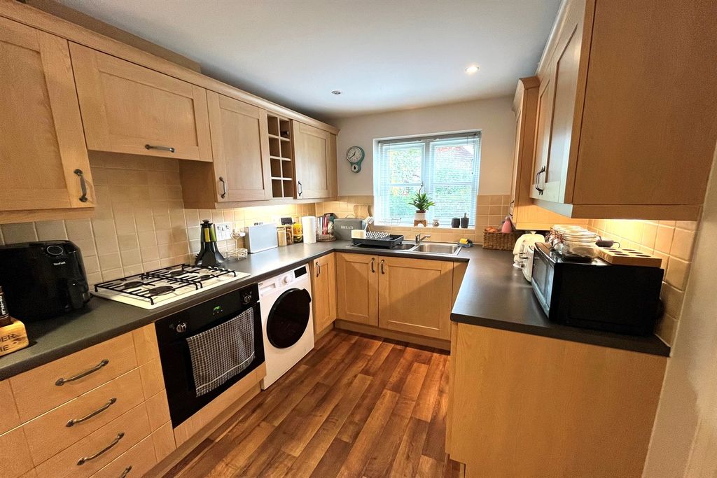 Property photo 2 of 11 Kitchen