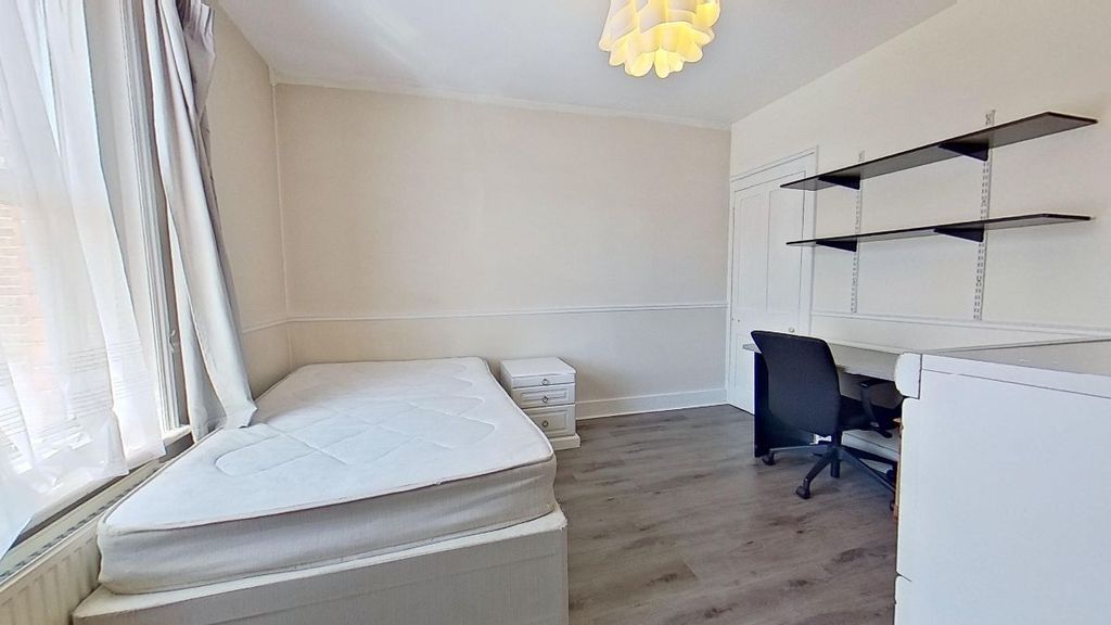 Property photo 2 of 26