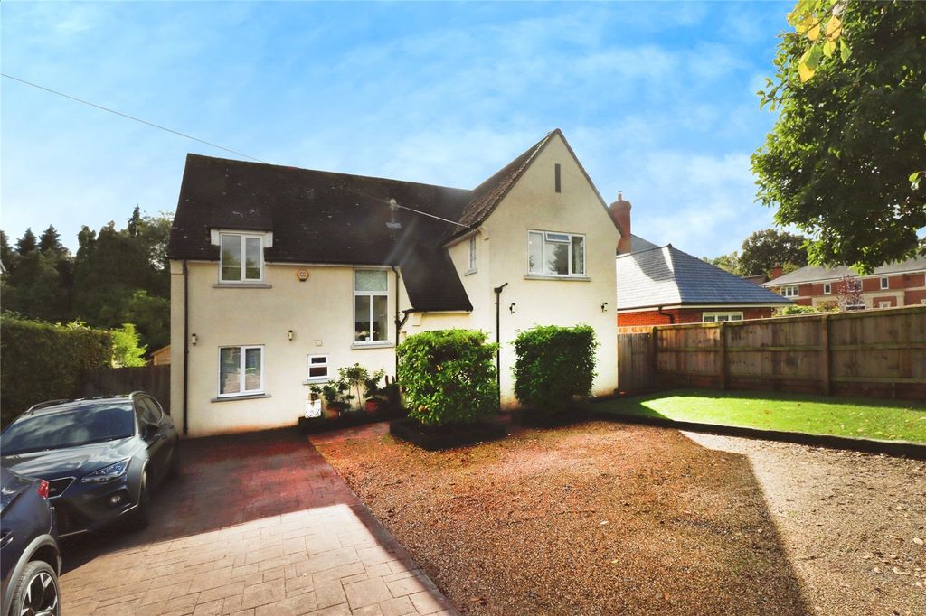 Property photo 2 of 26 Picture No. 24