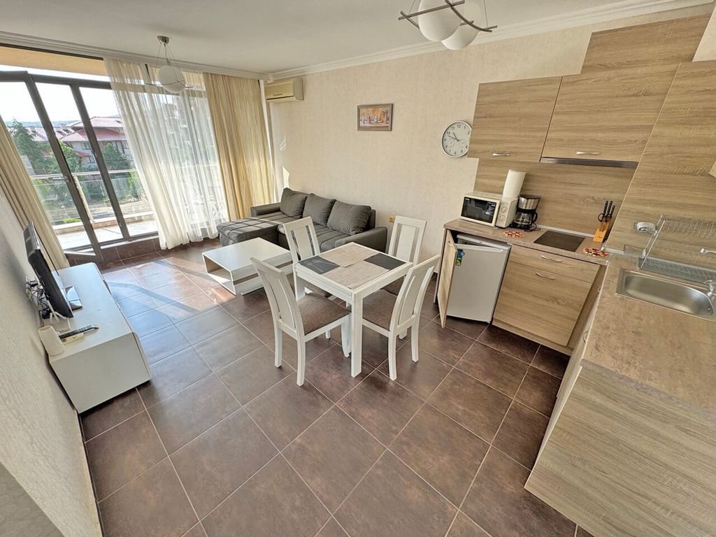 Property photo 3 of 12