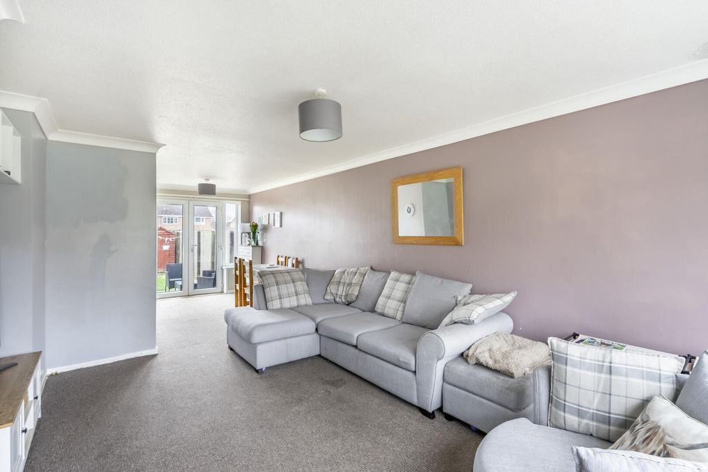 Property photo 3 of 11 Living Room