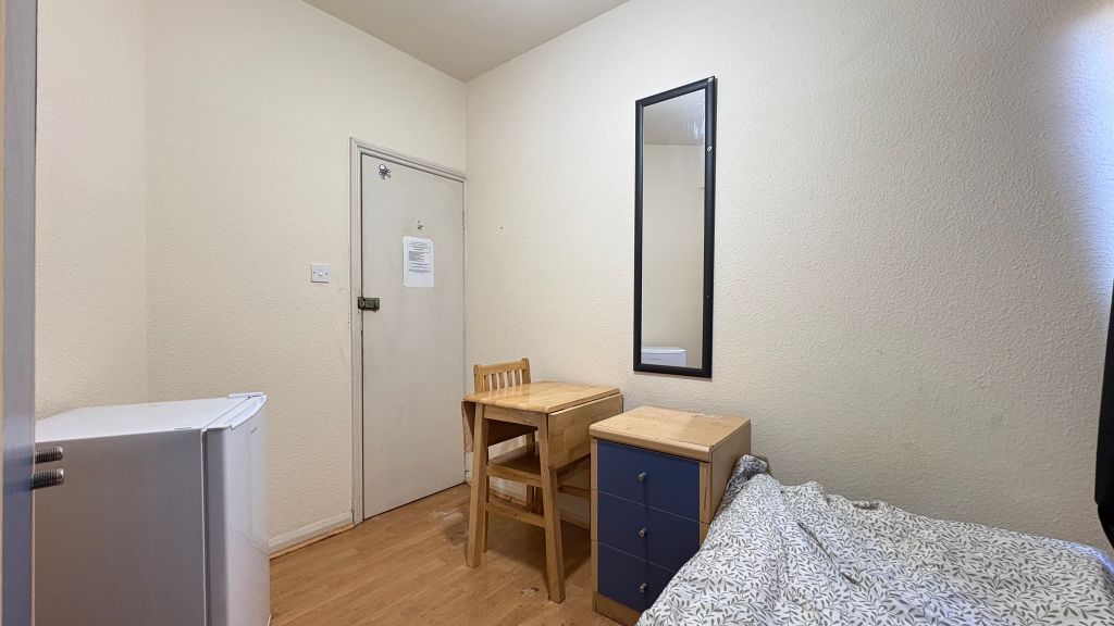 Property photo 3 of 7 Bedroom