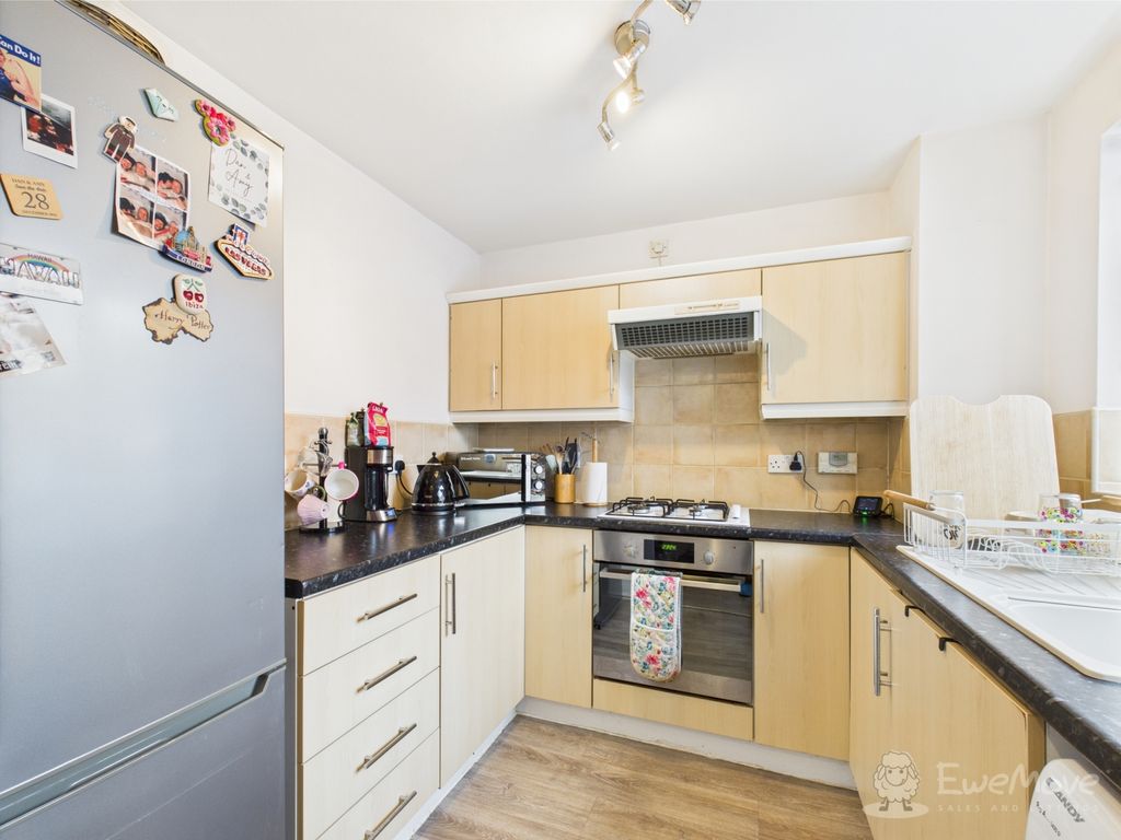 Property photo 2 of 8 Kitchen