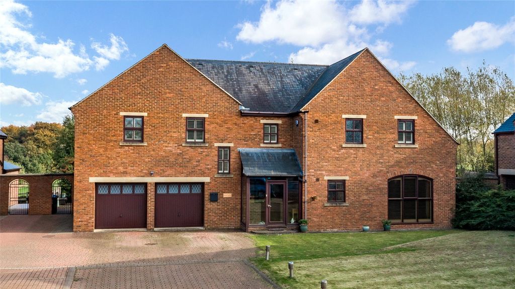 Property photo 1 of 17 External