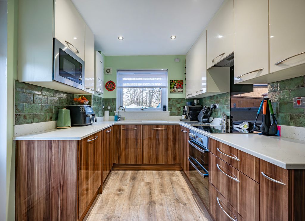 Property photo 3 of 34