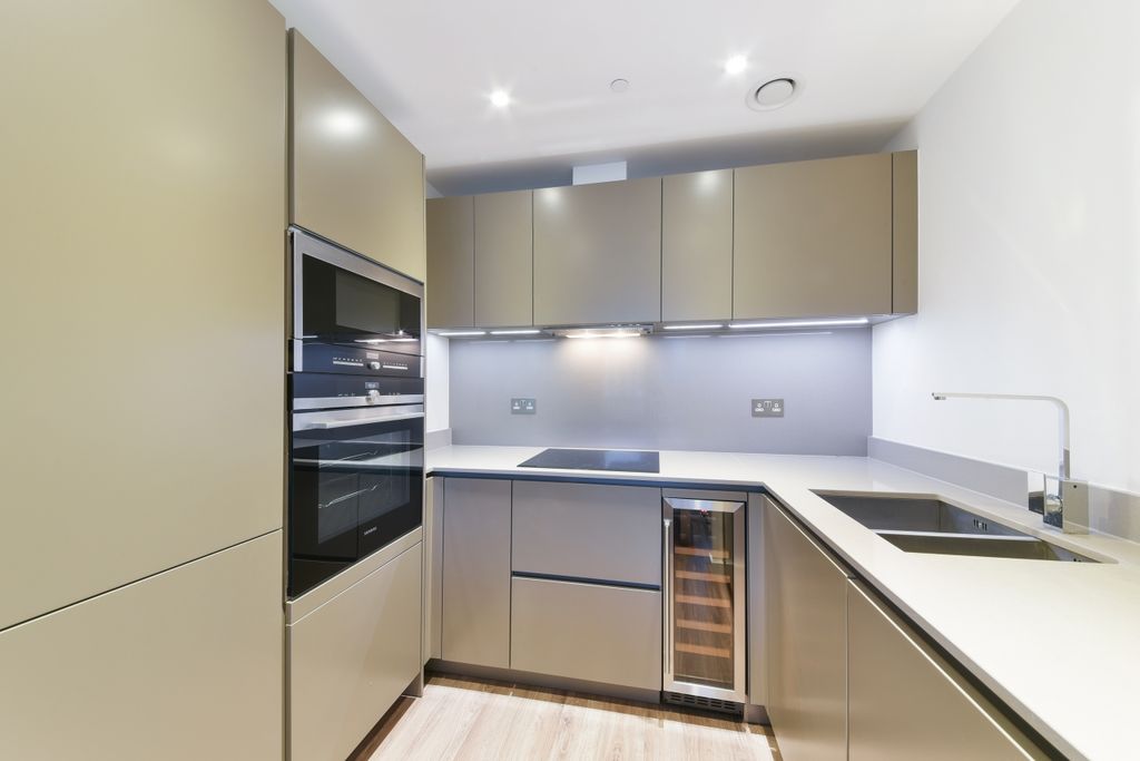 Property photo 3 of 11 Kitchen