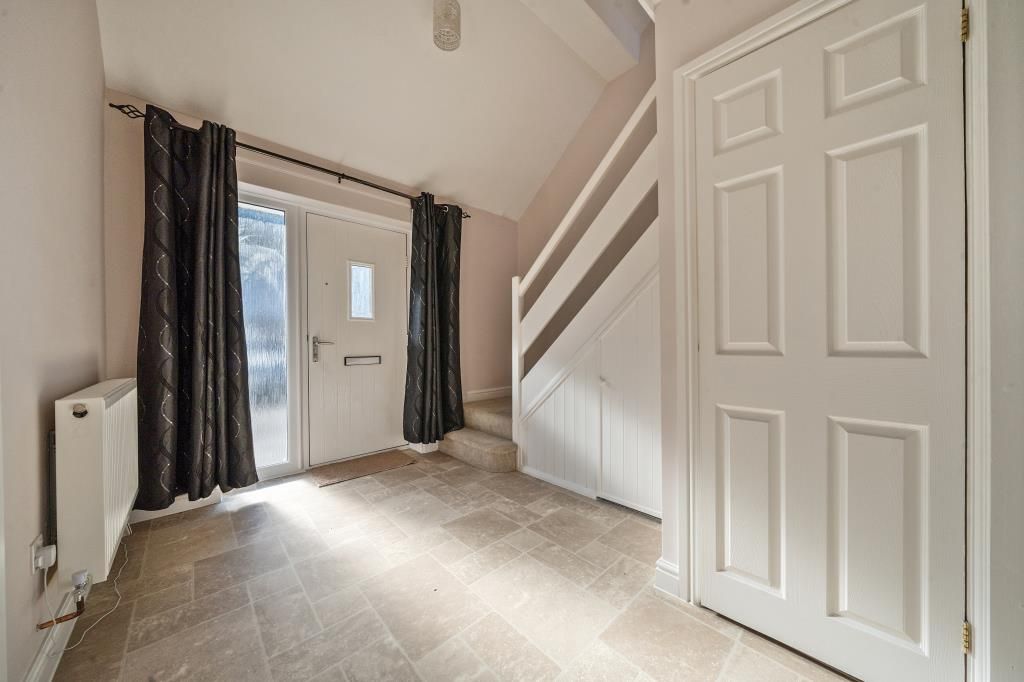 Property photo 3 of 20 Entrance Hall