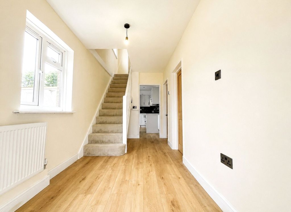 Property photo 2 of 13 Hallway