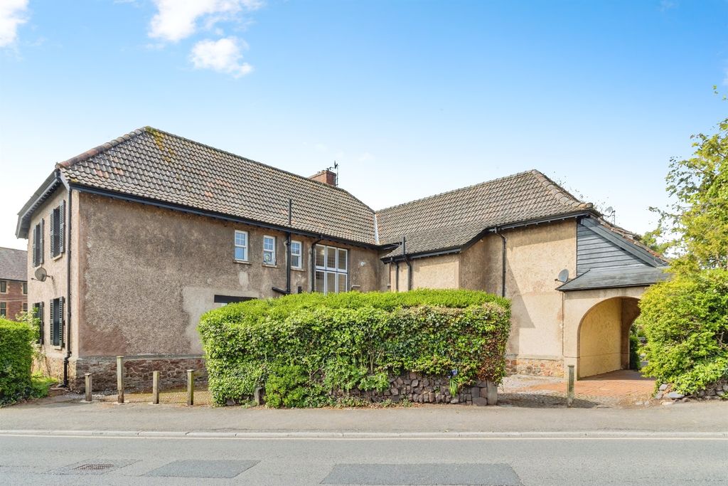 Property photo 2 of 13