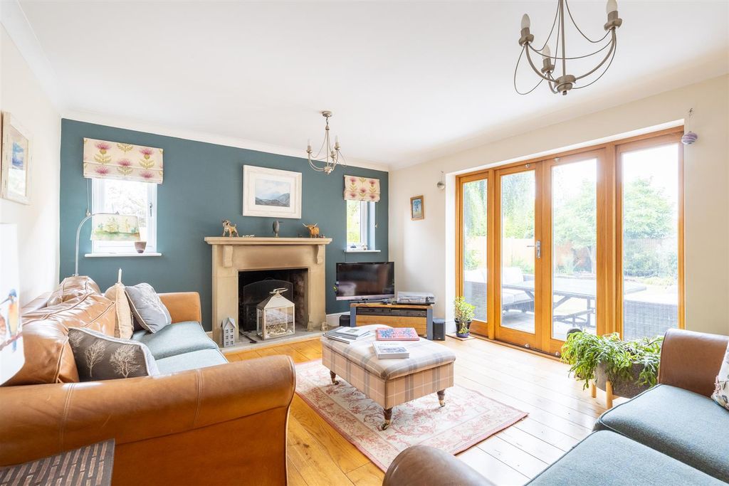 Property photo 2 of 36 7Glebeclose-7.Jpg