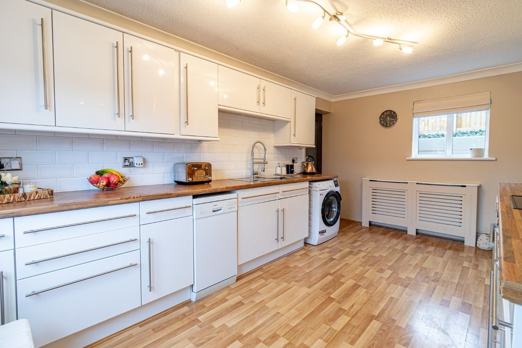 Property photo 2 of 32 4504482