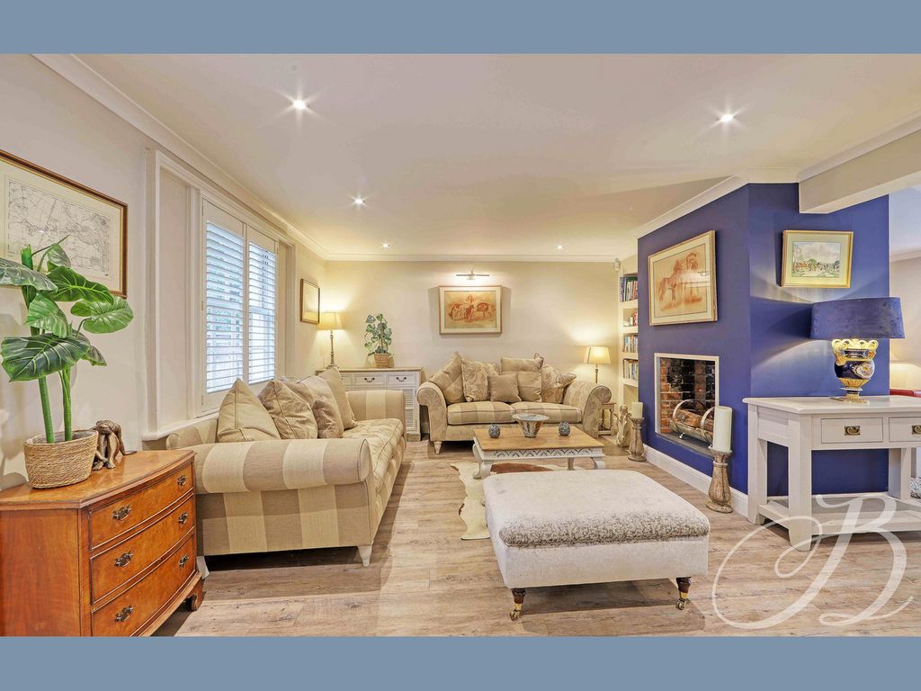 Property photo 3 of 28