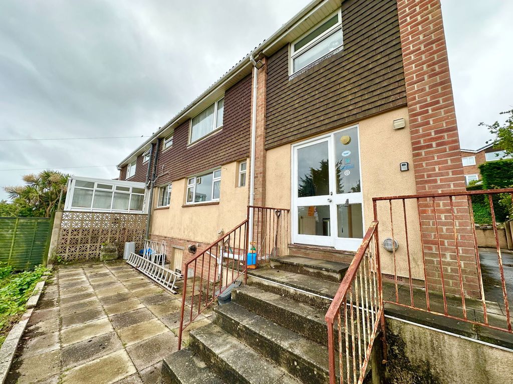 Property photo 2 of 25