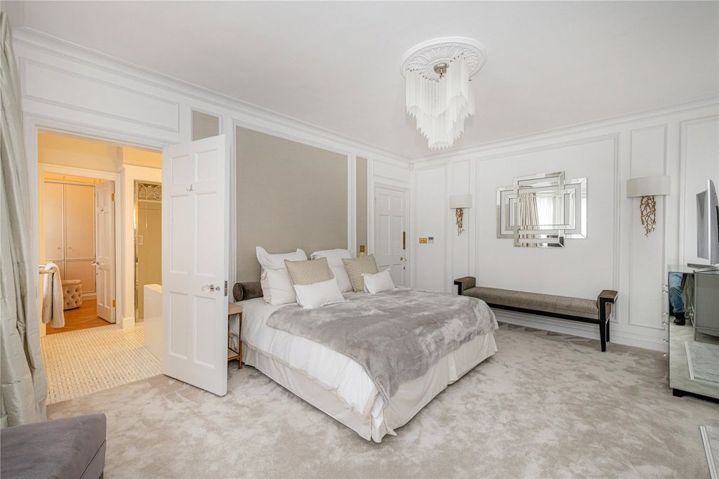 Property photo 3 of 15 Principal Bedroom