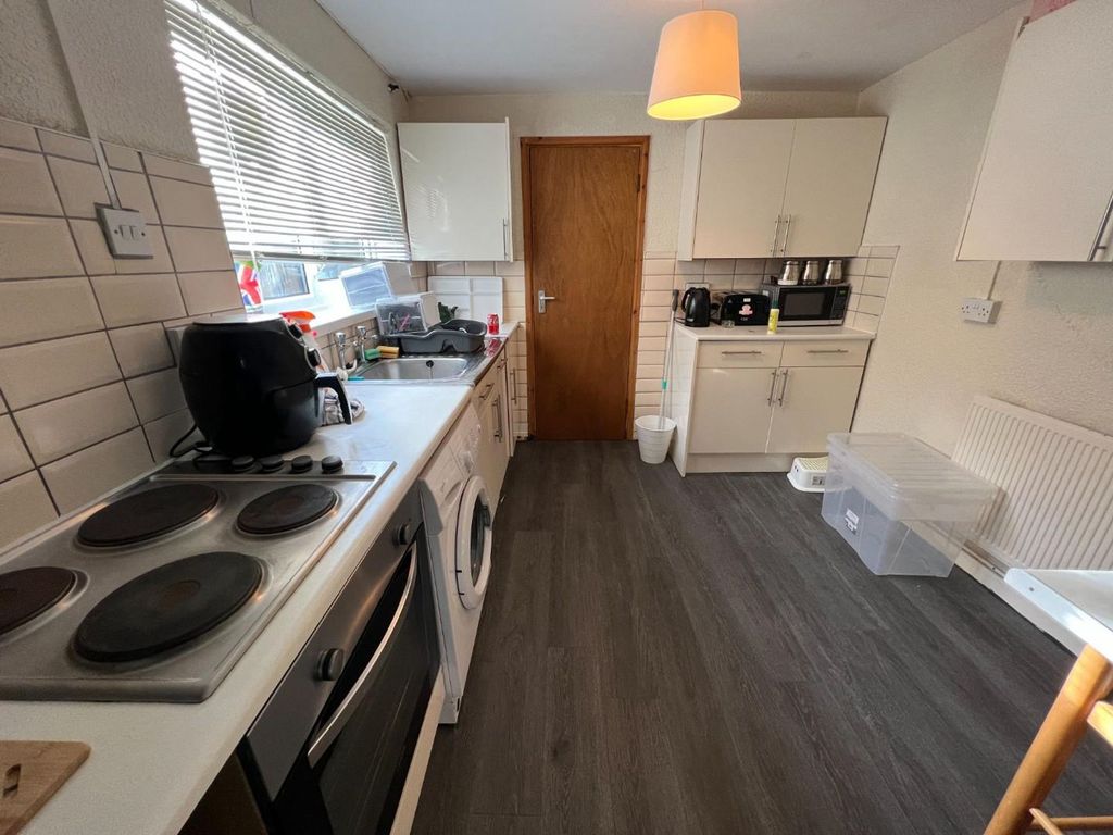 Property photo 3 of 9 Kitchen 2 (Ground Floor)