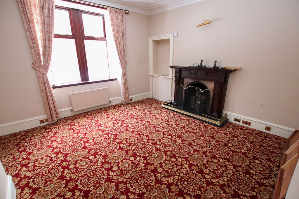 Property photo 2 of 28