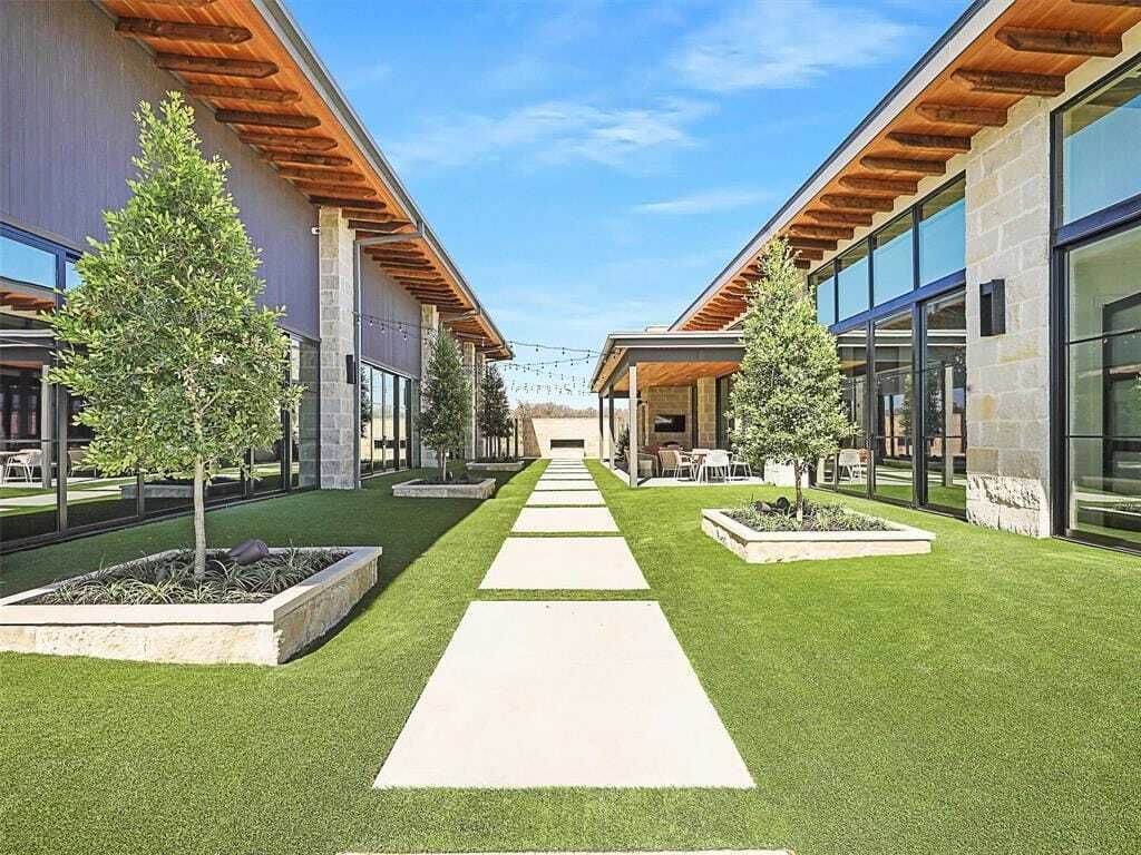Property photo 3 of 11 <Alttext/>