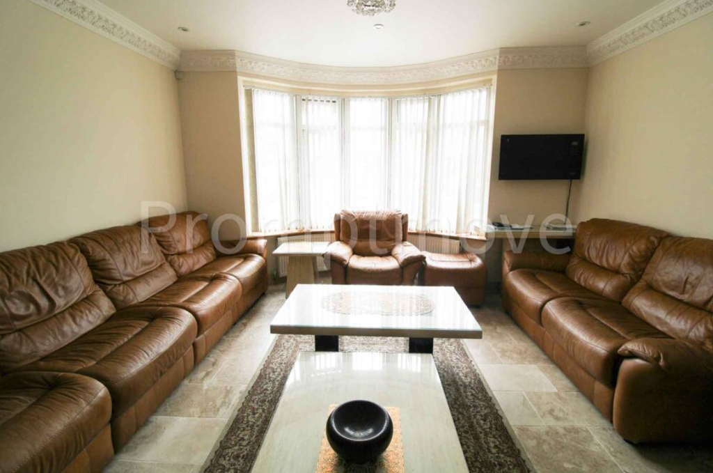 Property photo 2 of 12 Na