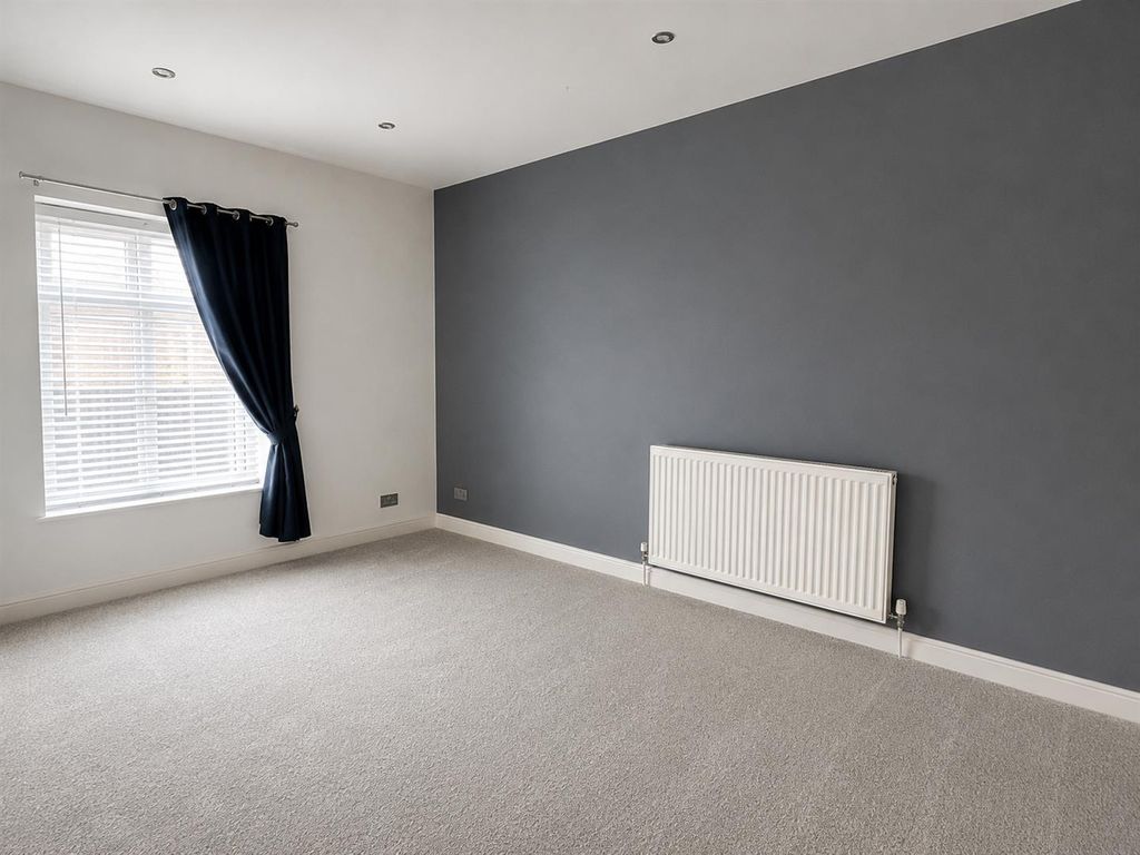 Property photo 2 of 14 12