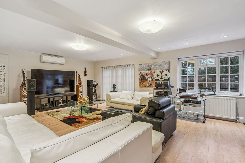 Property photo 2 of 19