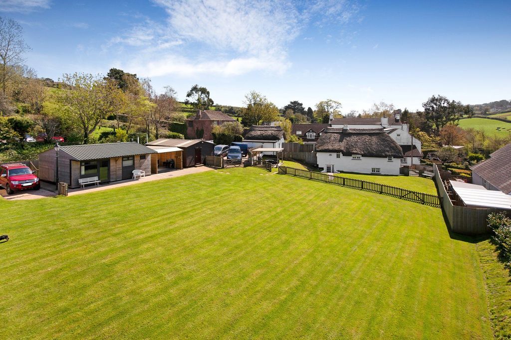 Property photo 2 of 33