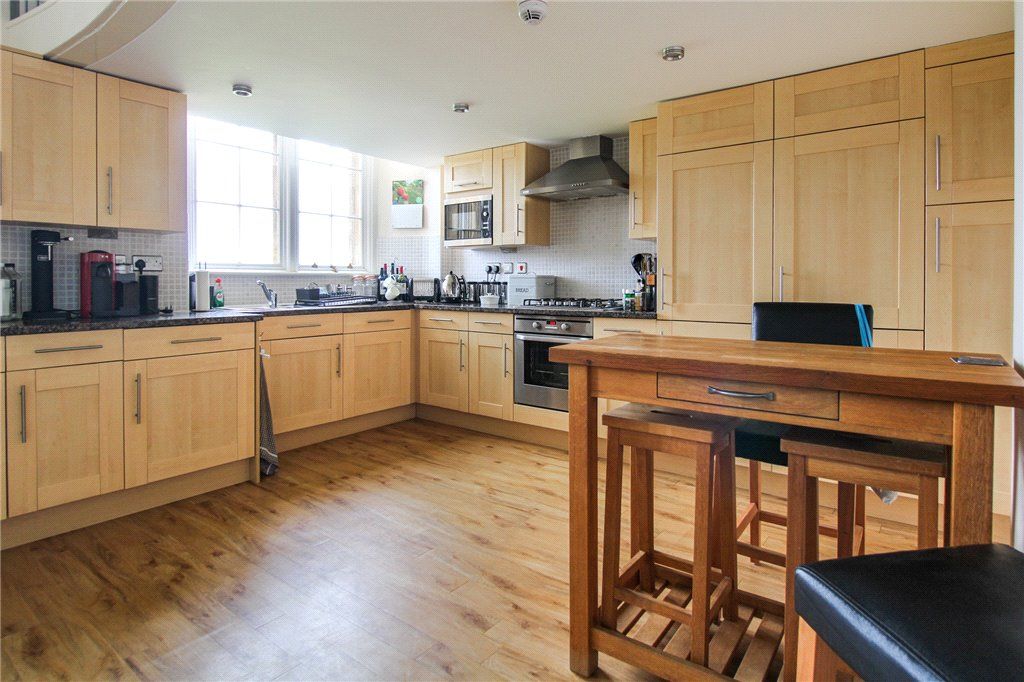 Property photo 2 of 17 Dining Kitchen