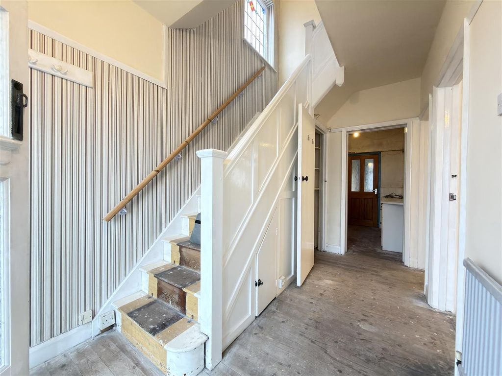 Property photo 2 of 13 Entrance Hall