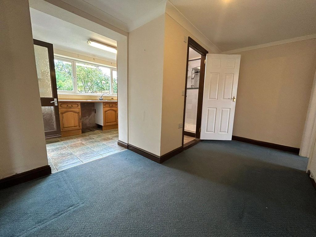 Property photo 3 of 10 Picture No. 14