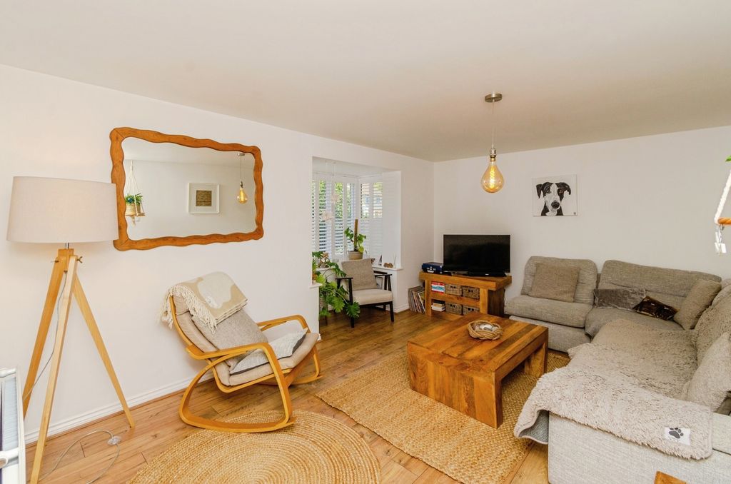 Property photo 3 of 16 Photo