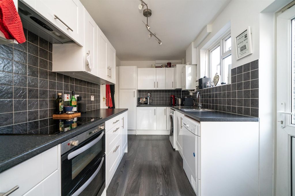 Property photo 3 of 21 Kitchen