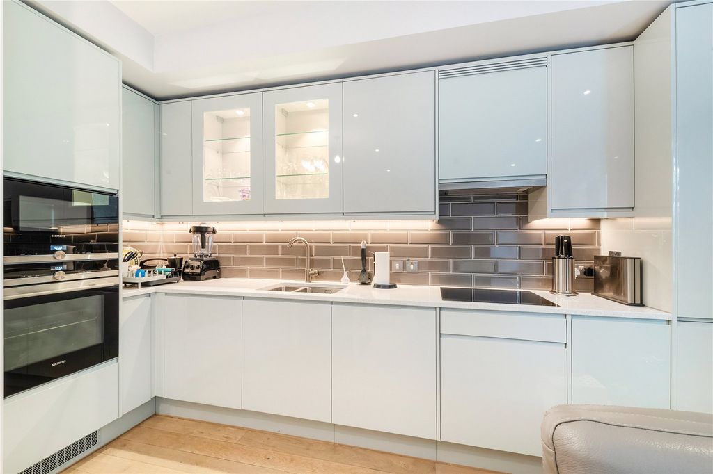 Property photo 2 of 8 Kitchen