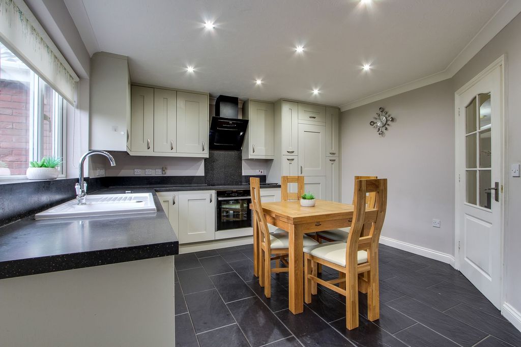 Property photo 3 of 25