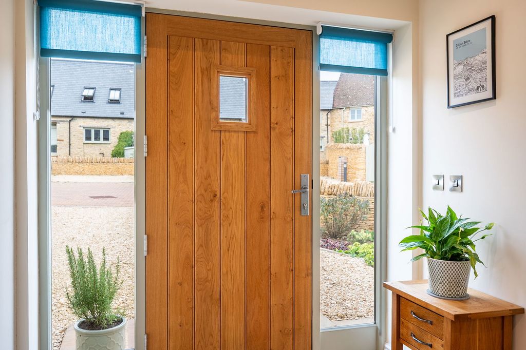 Property photo 2 of 27