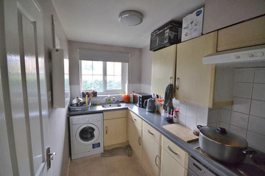 Property photo 3 of 8 Kitchen