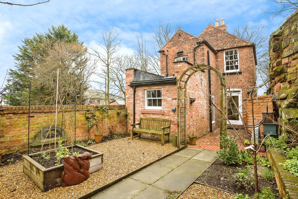 Property photo 2 of 12 Photo