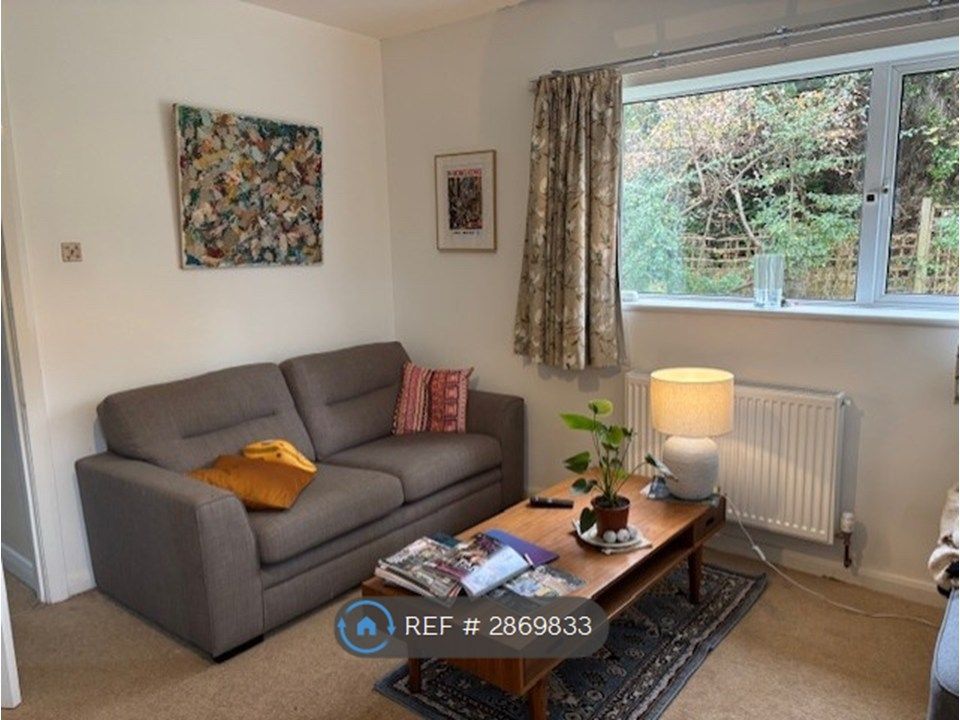 Property photo 3 of 6 Lounge