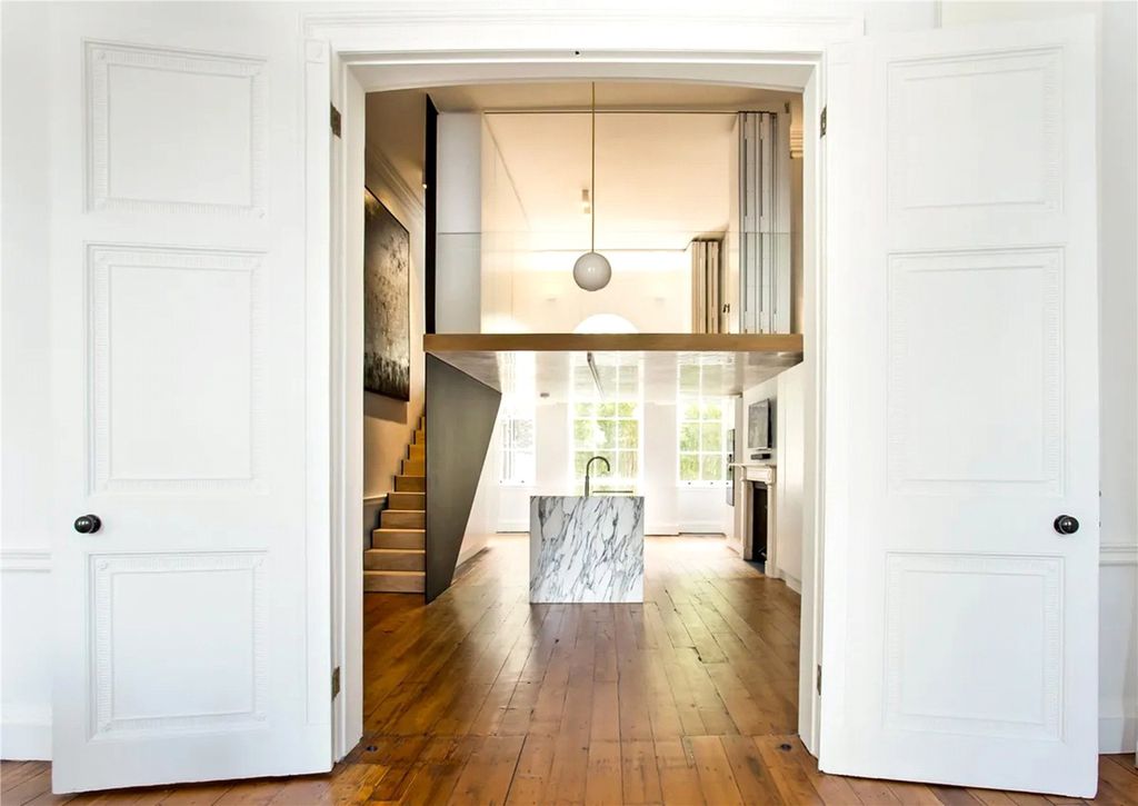 Property photo 3 of 10 Hallway