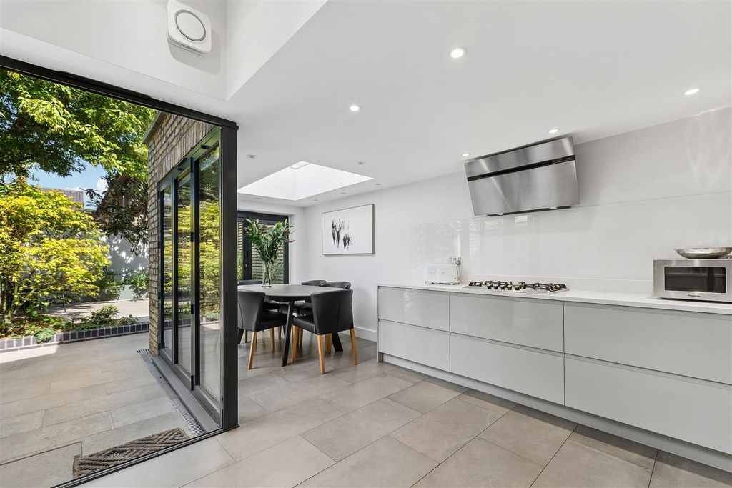 Property photo 2 of 20 For Sale - Glebe Street, W4