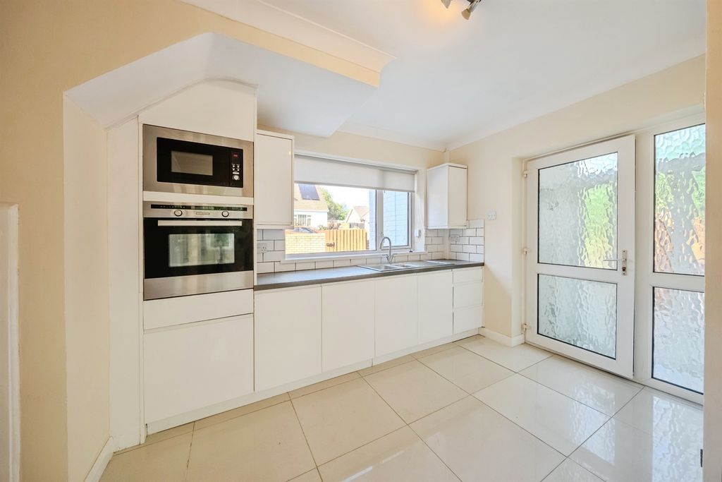 Property photo 3 of 41