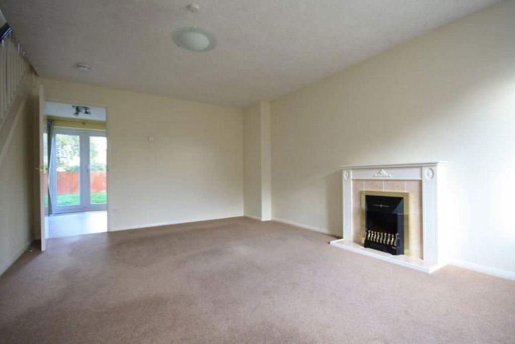 Property photo 3 of 11 Lounge