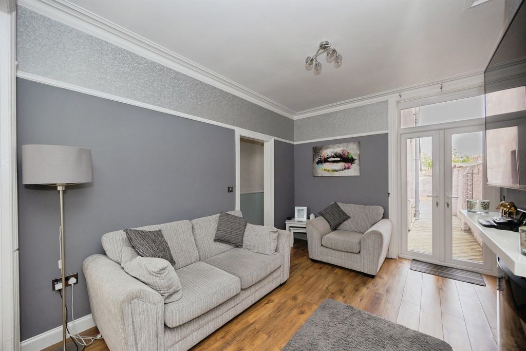 Property photo 3 of 17