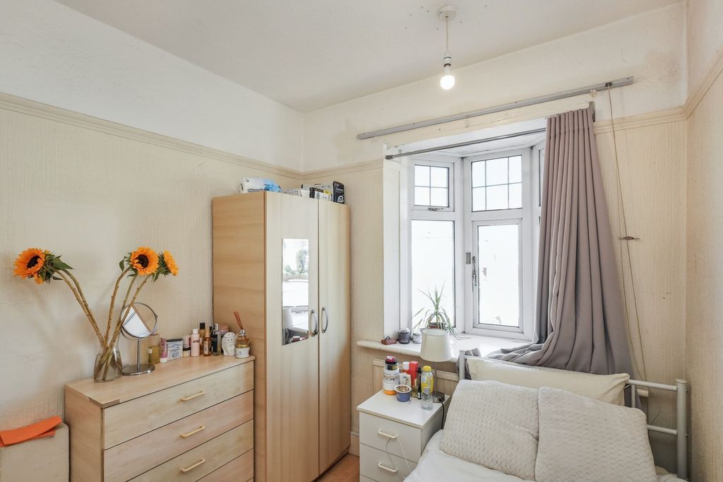 Property photo 3 of 25