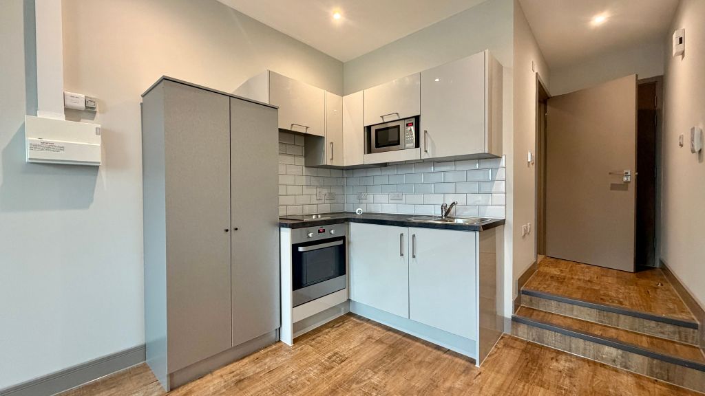 Property photo 2 of 11 Kitchen