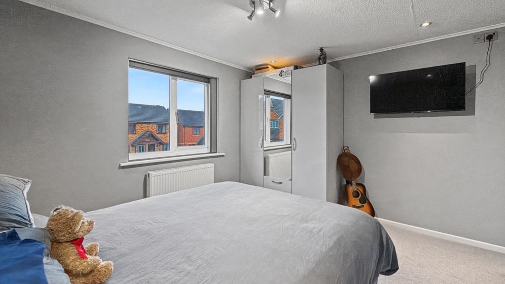 Property photo 3 of 13 4884982