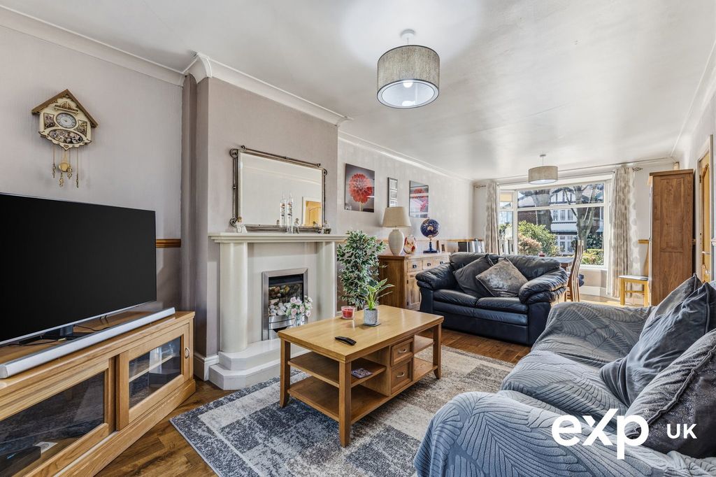 Property photo 2 of 25