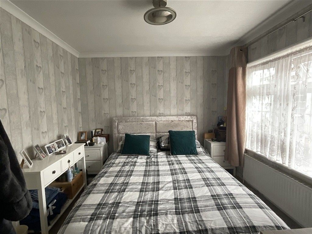 Property photo 3 of 7 Bedroom 1