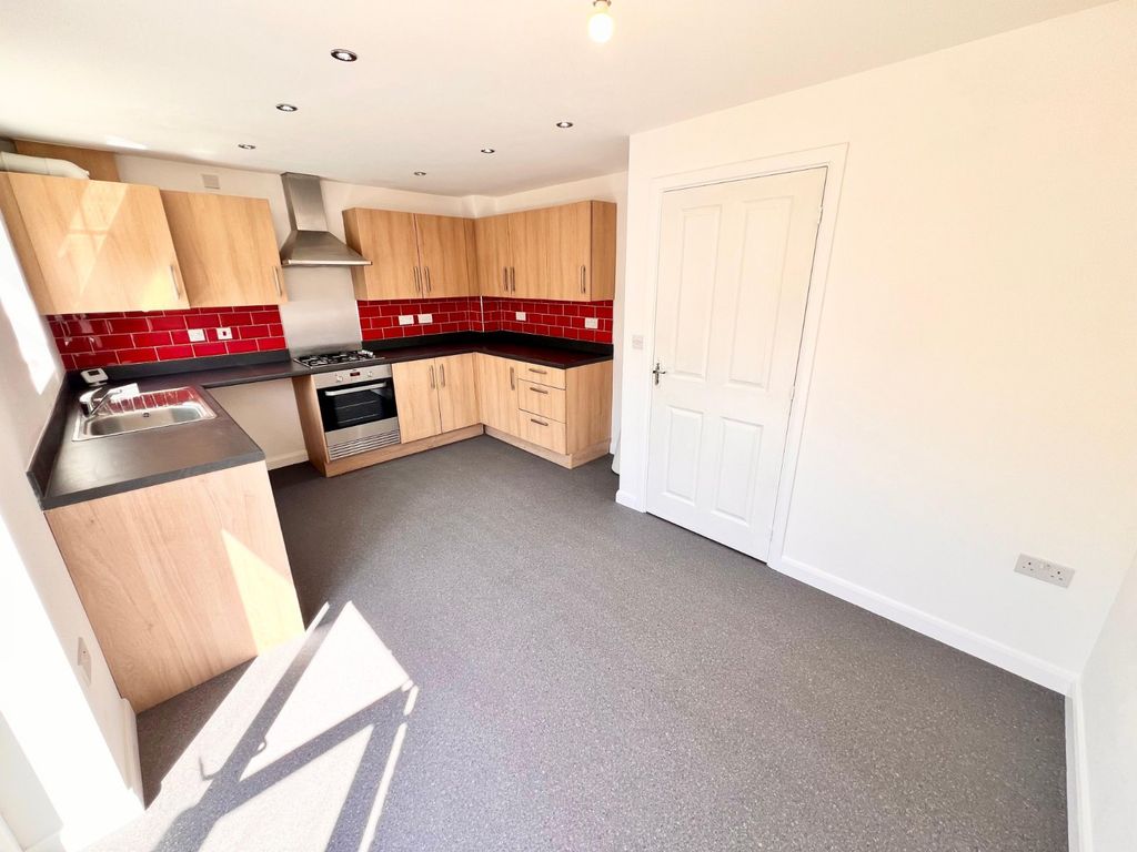 Property photo 3 of 11 Kitchen/Diner