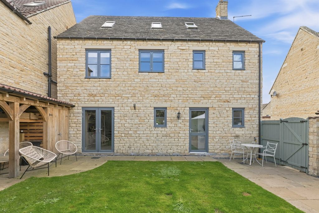 Property photo 2 of 25