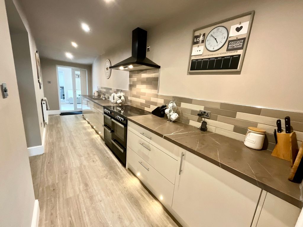 Property photo 2 of 33