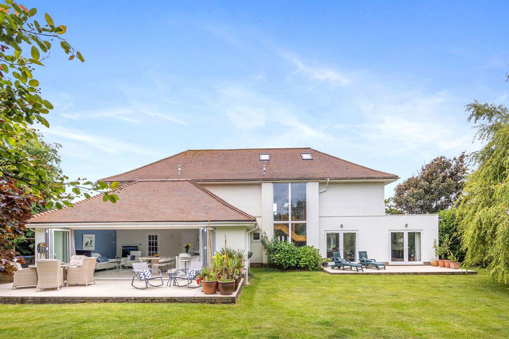 Property photo 3 of 25